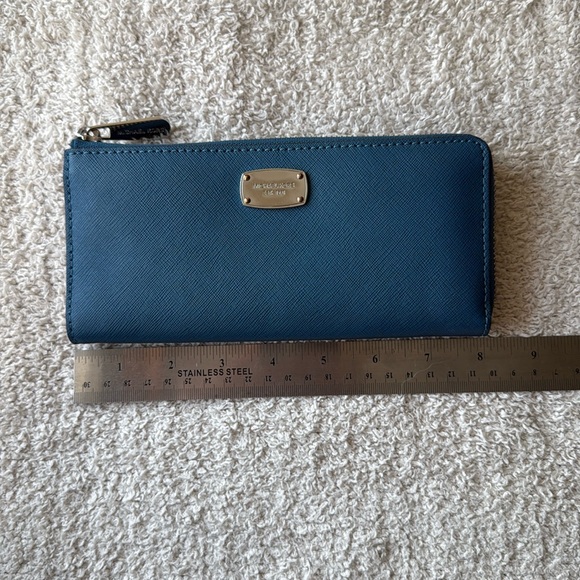 Michael Kors Wallet - Picture 5 of 6